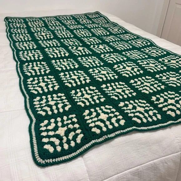 Vintage Granny Square Blanket Roseanne Crochet Patchwork Quilt 80s Green Ivory - Picture 6 of 13